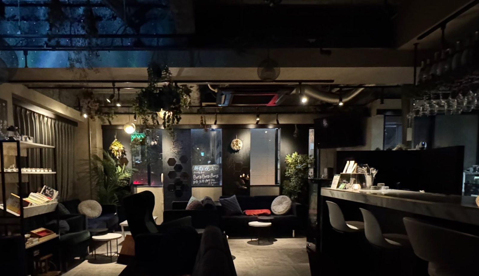 October 10th -shisha&herb Cafe Bar- 店内写真2